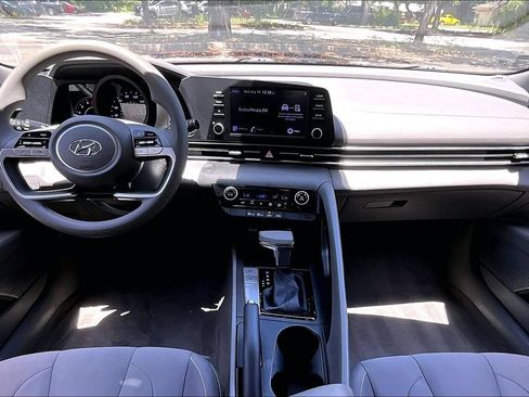 Used 2022 Hyundai Elantra SEL FWD image 7