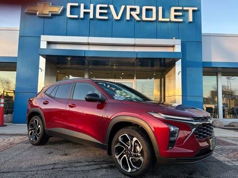 Used 2025 Chevrolet Trax RS w/ Driver Confidence Package image 1