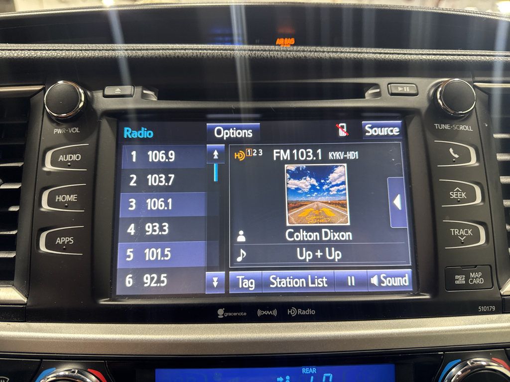 Used 2017 Toyota Highlander SE FWD image 16