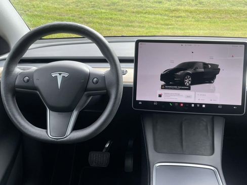 Used 2023 Tesla Model Y Long Range AWD/4WD image 13