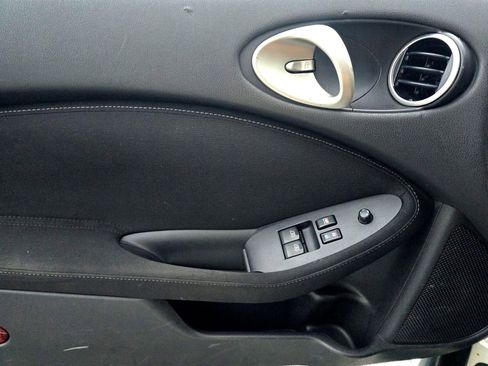 Used 2016 Nissan 370Z NISMO image 19