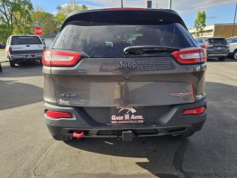 Used 2018 Jeep Cherokee Trailhawk AWD/4WD image 10