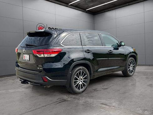 Used 2017 Toyota Highlander SE AWD/4WD image 5