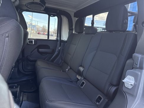 Used 2021 Jeep Gladiator Sport image 24