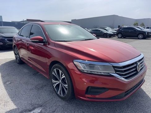 Used 2022 Volkswagen Passat 2.0T SE image 3