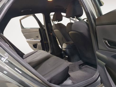 Certified 2025 Hyundai Elantra Sport image 14