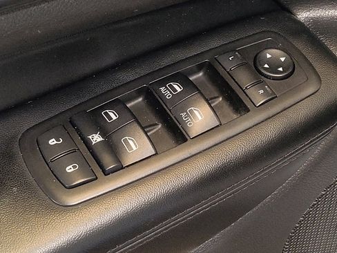 Used 2019 Jeep Grand Cherokee Laredo image 27