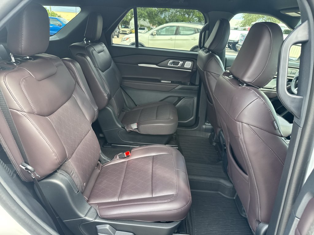 Used 2026 Ford Explorer Platinum RWD image 28