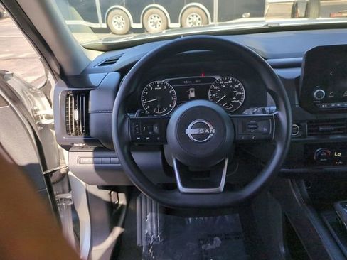 Used 2024 Nissan Pathfinder S FWD image 20