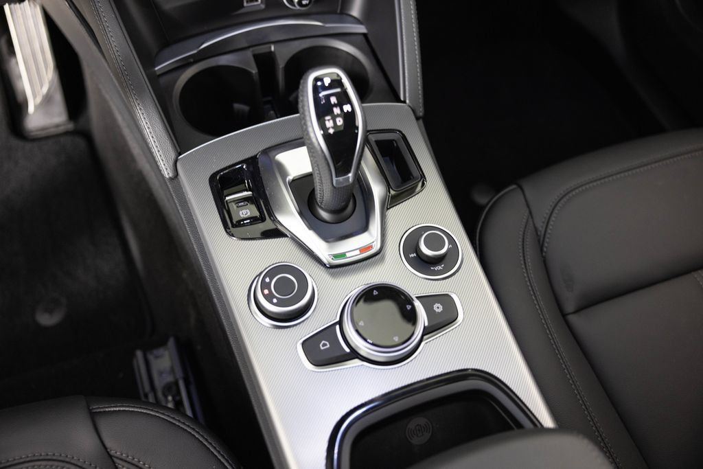 New 2025 Alfa Romeo Stelvio Sprint w/ Convenience Package AWD/4WD image 28