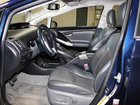 Used 2013 Toyota Prius Four FWD image 9