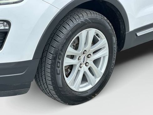 Used 2019 Ford Explorer XLT w/ Equipment Group 202A AWD/4WD image 29