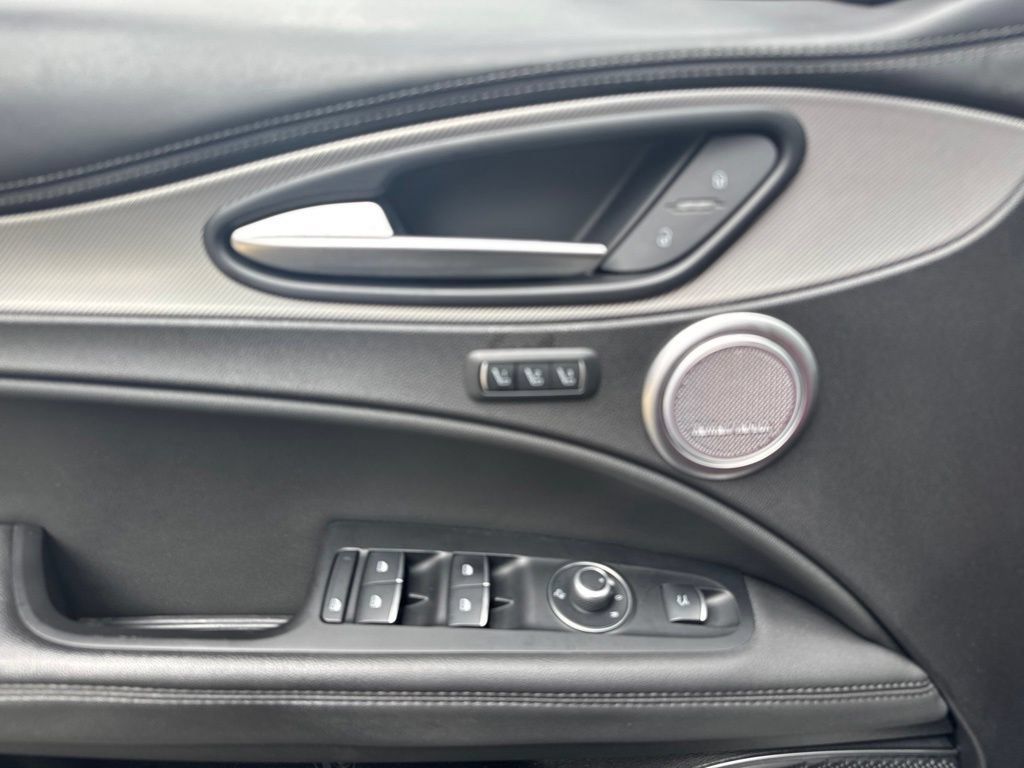 Used 2023 Alfa Romeo Stelvio Veloce AWD/4WD image 29