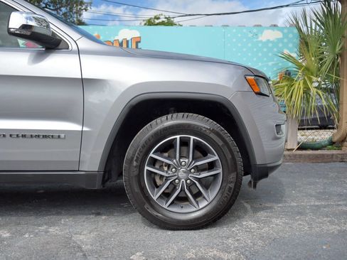 Used 2018 Jeep Grand Cherokee Limited image 40
