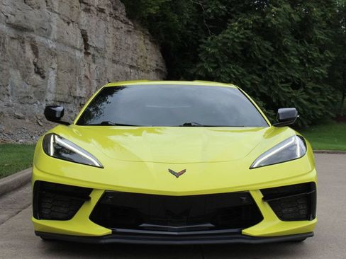 Used 2022 Chevrolet Corvette Stingray Premium Cpe w/ Z51 Performance Package RWD image 2