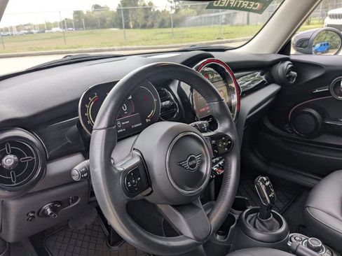 Used 2023 MINI Cooper 2-Door Hardtop image 10