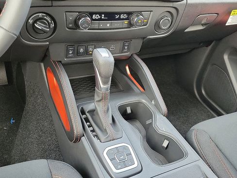 Used 2026 Nissan Frontier PRO-4X w/ Pro-4x Convenience Package image 16