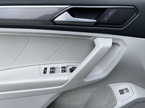 Used 2022 Volkswagen Tiguan SE R-Line image 16