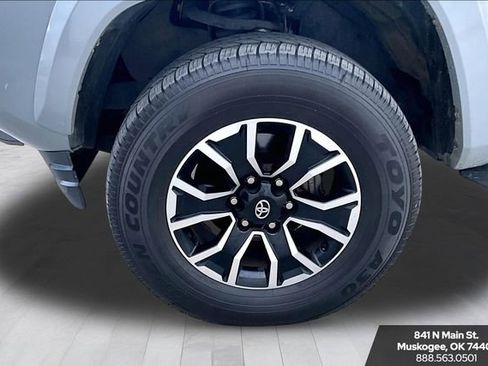 Used 2020 Toyota Tacoma TRD Sport AWD/4WD image 33