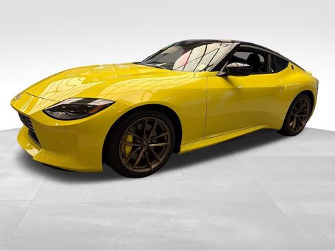 Certified 2023 Nissan Z w/ Floor Mat Package (L93) RWD image 3