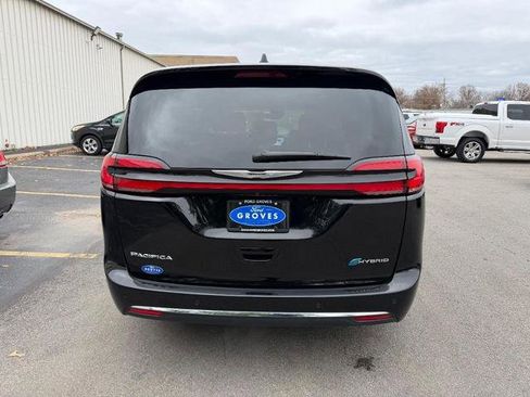 Used 2024 Chrysler Pacifica Limited FWD image 6