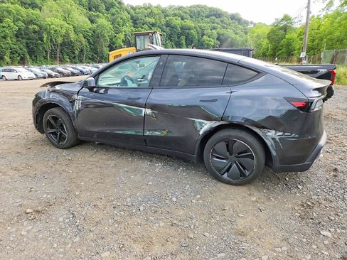 Used 2026 Tesla Model Y AWD image 4