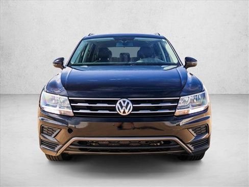 Used 2021 Volkswagen Tiguan SE w/ Panoramic Sunroof Package FWD image 2