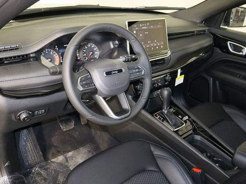 New 2026 Jeep Compass Latitude image 25