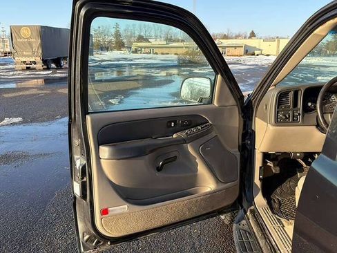Used 2003 Chevrolet Tahoe LS image 15