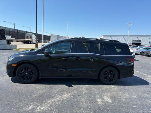 Used 2023 Honda Odyssey Sport image 3