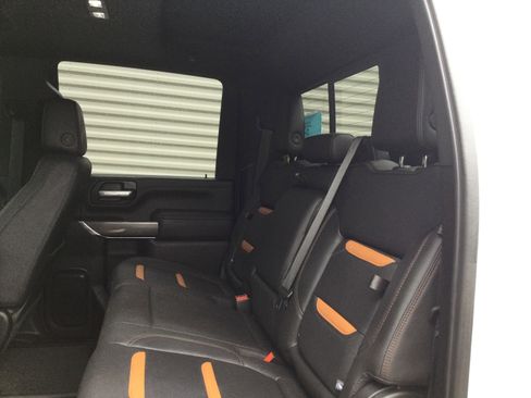 Used 2021 GMC Sierra 2500 AT4 w/ AT4 Premium Plus Package AWD/4WD image 11