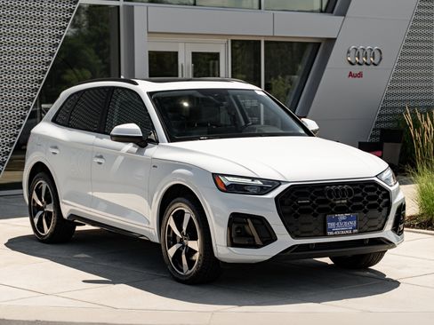 Used 2022 Audi Q5 2.0T Premium Plus w/ Premium Plus Package AWD/4WD image 2