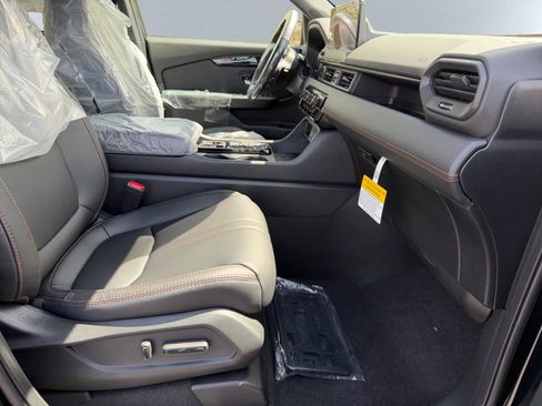 Used 2025 Honda Pilot TrailSport image 20