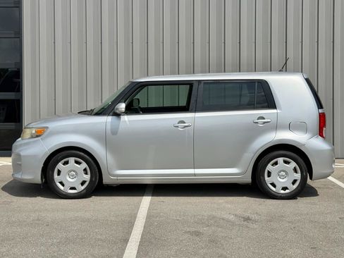 Used 2012 Scion xB FWD image 8