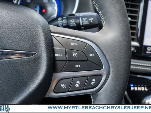 New 2025 Chrysler Pacifica Select w/ Uconnect Theater Family Group image 26