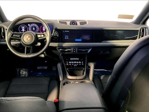 Certified 2025 Porsche Cayenne image 14