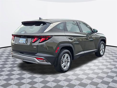 Certified 2025 Hyundai Tucson SE image 6