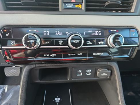 Used 2025 Honda Pilot Touring image 25