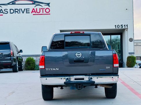 Used 2011 Nissan Titan SV w/ SV Premium Utility Pkg image 9