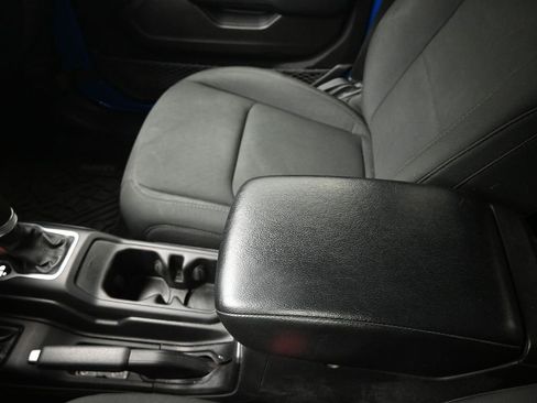 Used 2021 Jeep Gladiator Sport image 13