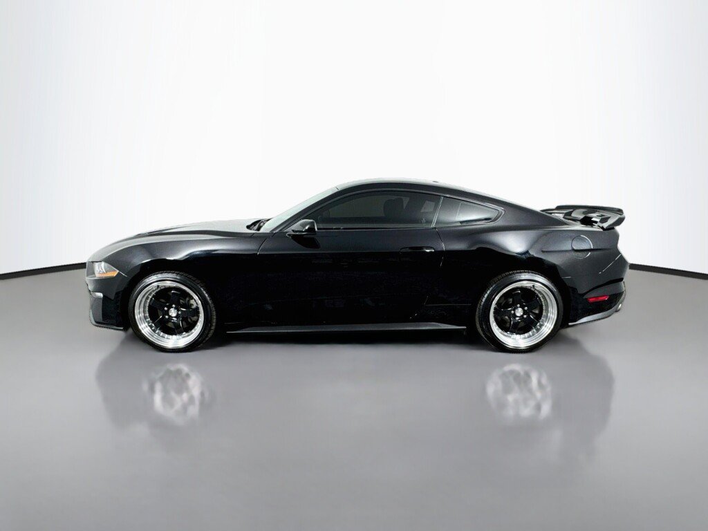 Used 2020 Ford Mustang Coupe RWD image 2