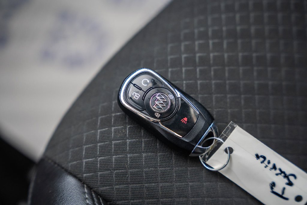 Used 2018 Buick Encore Sport Touring w/ Safety Package FWD image 40