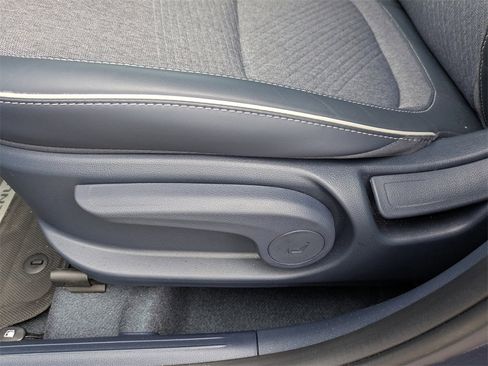 Used 2025 Hyundai Venue Limited image 19