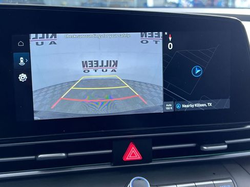 Used 2025 Hyundai Elantra SEL image 19