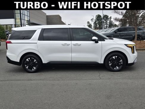 Certified 2025 Kia Carnival LXS image 8