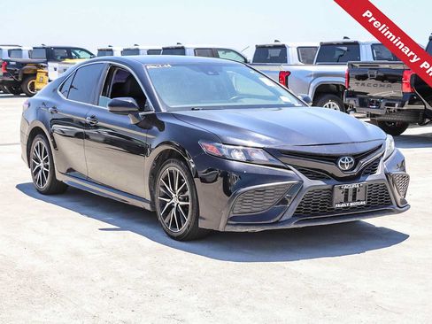 Used 2021 Toyota Camry SE FWD image 3