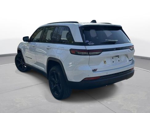 Used 2025 Jeep Grand Cherokee Limited w/ Black Appearance Package image 8