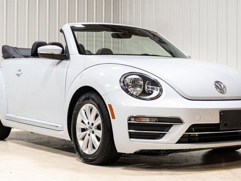 Used 2017 Volkswagen Beetle 1.8T SE image 1