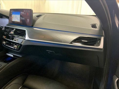 Used 2023 BMW 530e xDrive w/ Executive Package image 18