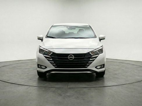 Used 2025 Nissan Versa SV image 2